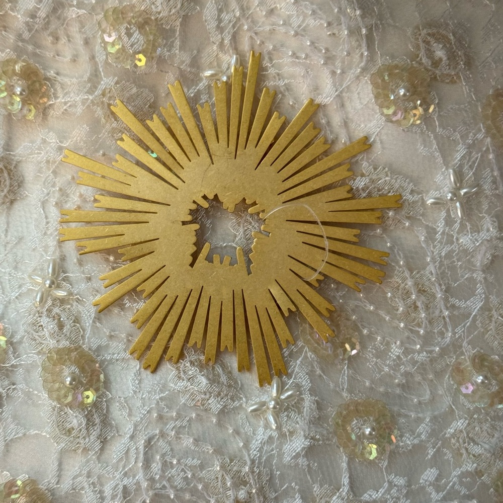 KHOI Riza Brooch - Picture 5 of 7